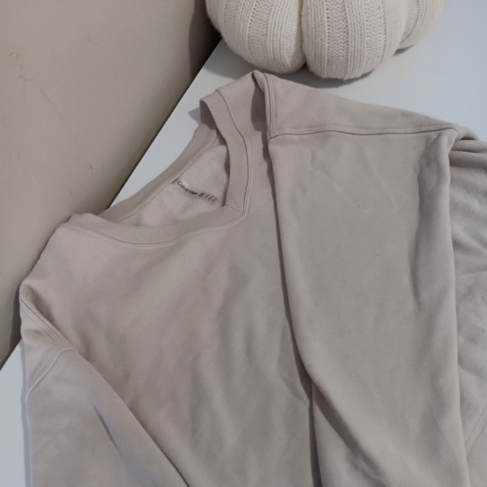 Calvin Klein V-neck sweater cream color, women's size S